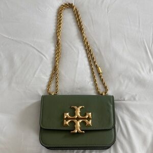Eleanor Tory Burch Green Leather Crossbody Bag with Gold Chain